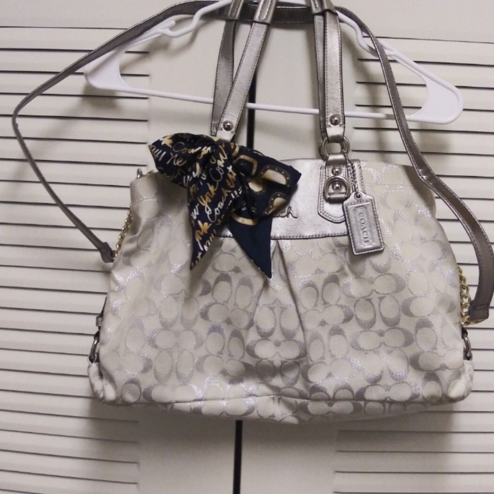 Coach Caryall Satchel beautiful purse